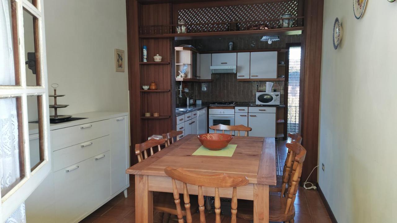 Casa Con Jardin En La Playa De Almieiras Villa Fene Kültér fotó